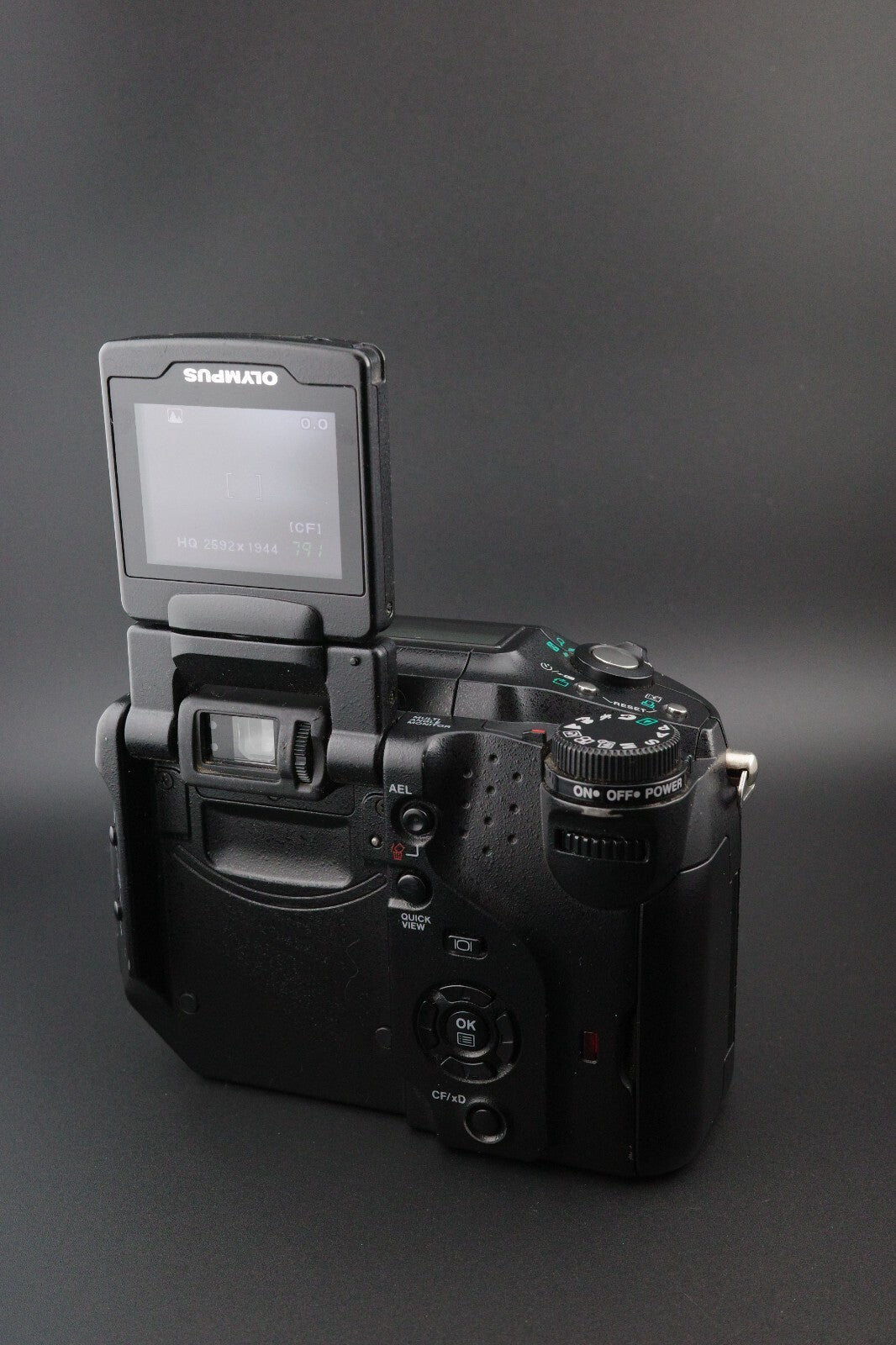 Olympus C-5060 Wide Zoom 5.1MP Digital Camera, 1GB Lexar CF Card & Bag - Working