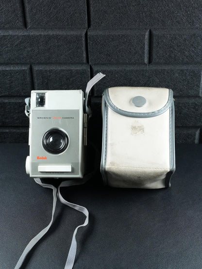 Kodak Brownie Vecta Vintage 1960's 127 Film Camera + Case Tested & Working Z543