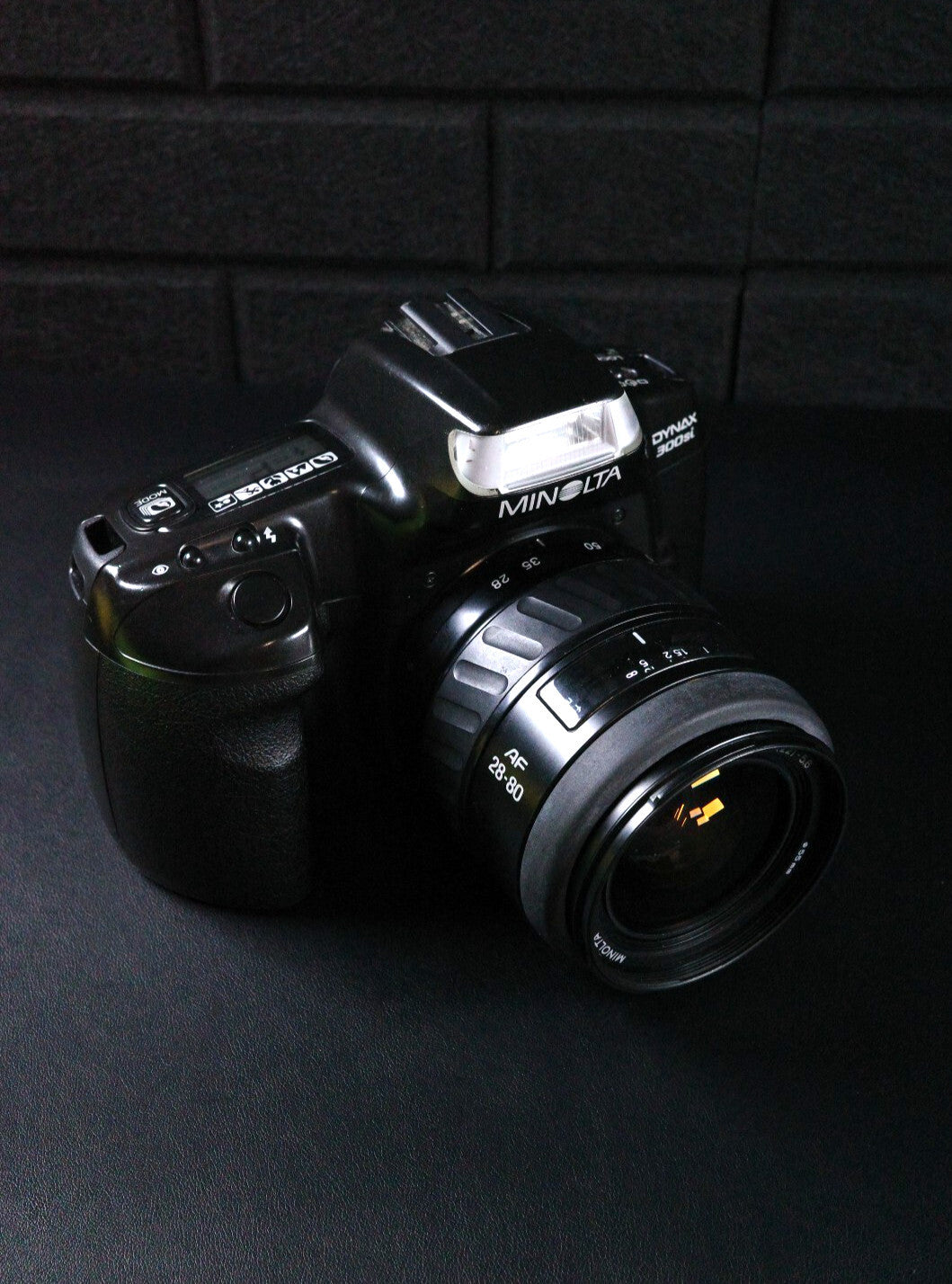 Minolta Dynax 300si Vintage 1990's 35mm SLR Film Camera + 28-80mm Lens - Working