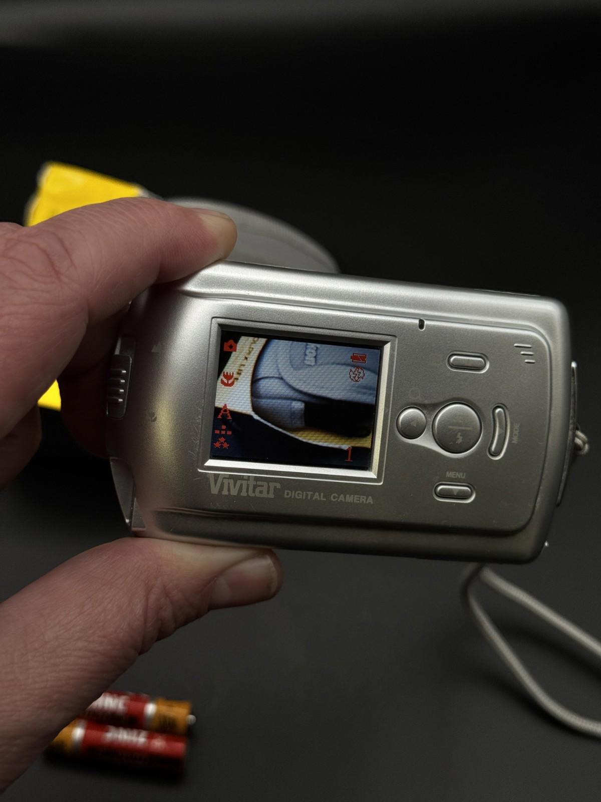 Fully Working Vivitar ViviCam 3105s 3.2MP Digital Camera + New Case & Batteries