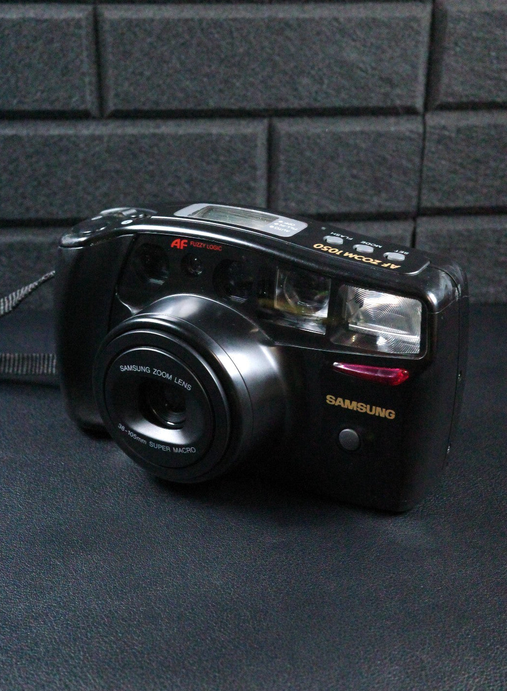 Samsung AF Zoom 1050 Vintage 1990's 35mm Film Camera, Case + Batteries - Working
