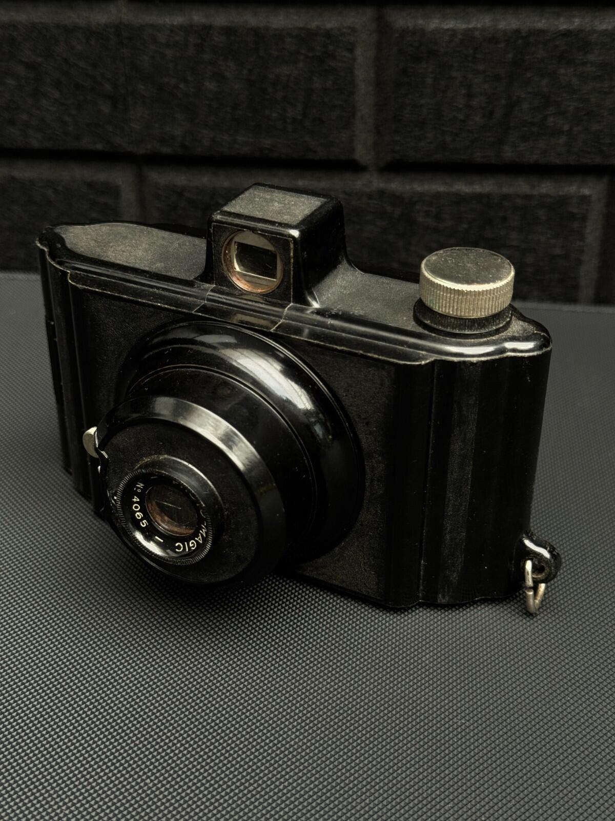 Photo Magic No. 4065 Vintage 1950's British Bakelite Camera - Working (G85)