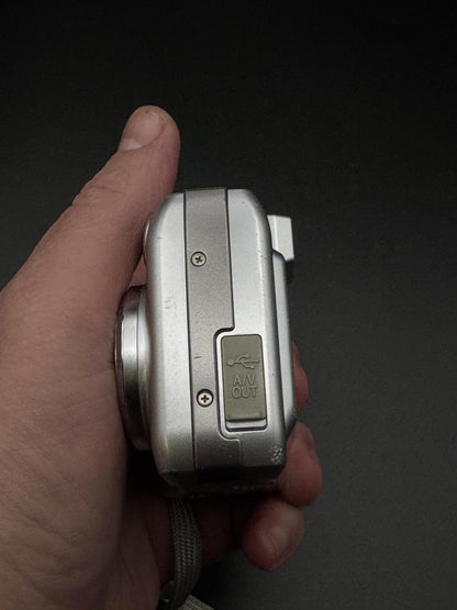 Nikon COOLPIX 3200 3.2MP Digital Camera + Box, Case, Card & Batteries - Working