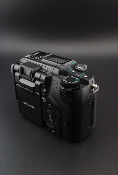 Olympus Camedia C-5060 Digital Camera 5.1MP + Card, Battery + Charger - Working