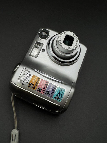 Nikon COOLPIX 3200 3.2MP Digital Camera + Box, Case, Card & Batteries - Working