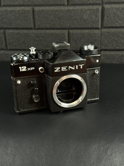 Zenit 12XP 35mm SLR Camera Zeiss Jena DDR 135mm Lens