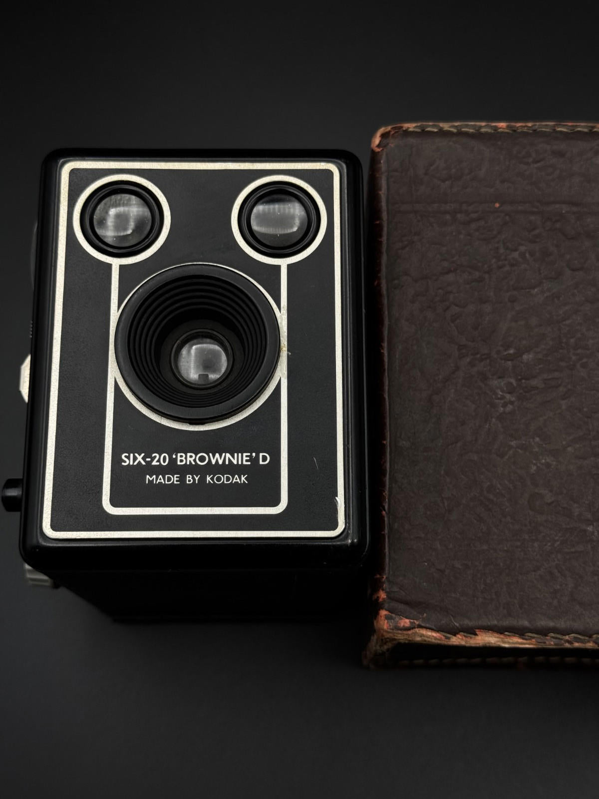 Working Kodak Brownie Six-20 Model D Vintage Film Camera with Case
