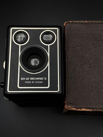Working Kodak Brownie Six-20 Model D Vintage Film Camera with Case