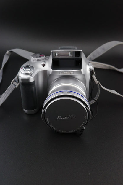 Fujifilm Finepix S304 3.2mp Digital Zoom Camera + XD Card & Batteries - Working