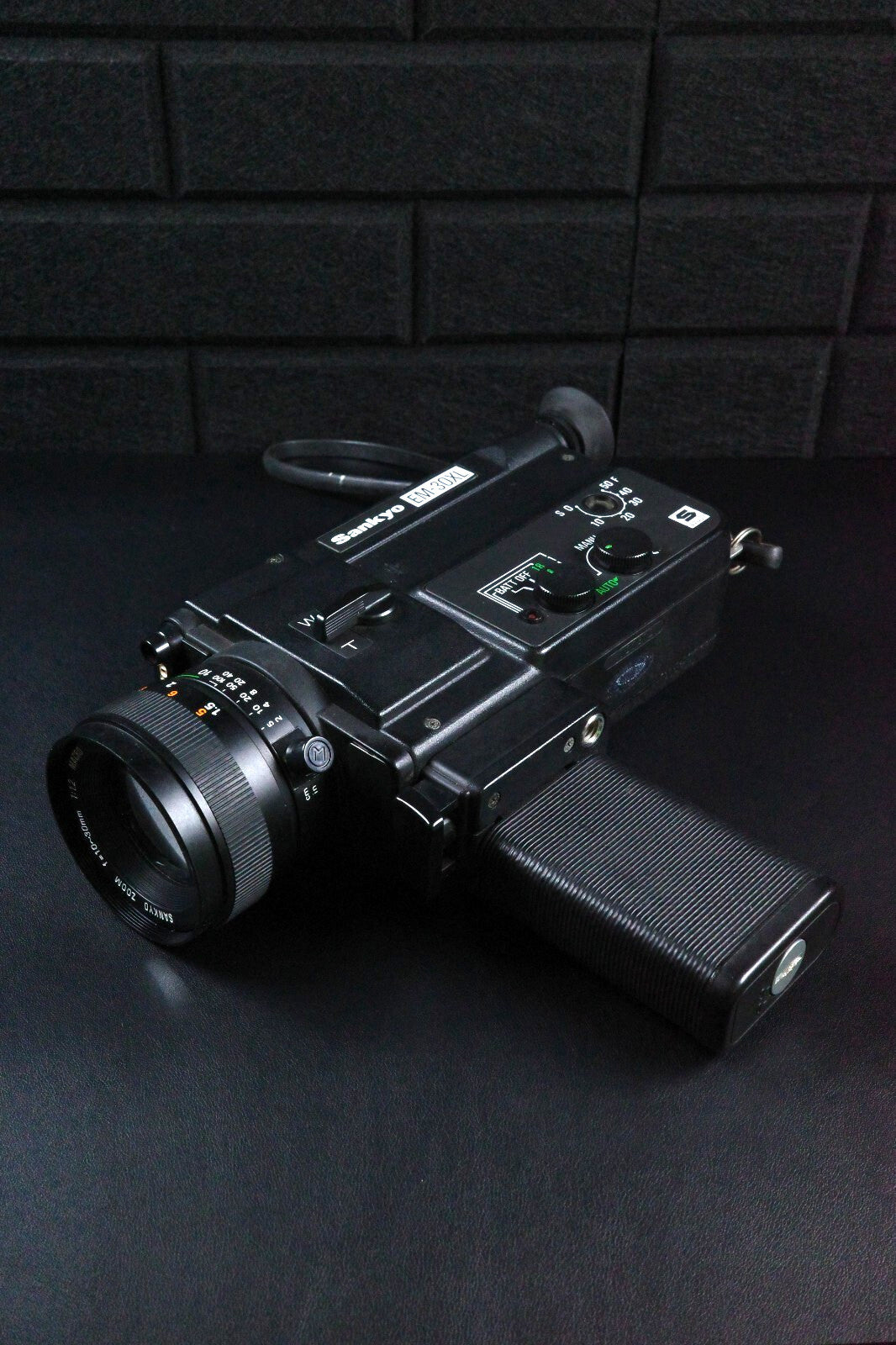 Sankyo EM-30XL Vintage 1970's Super 8 Cine Film Camera & Case - Fully Working
