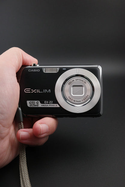 Casio Exilim EX-Z2 12.1MP Digital Camera Boxed + Charger & New Battery - Working