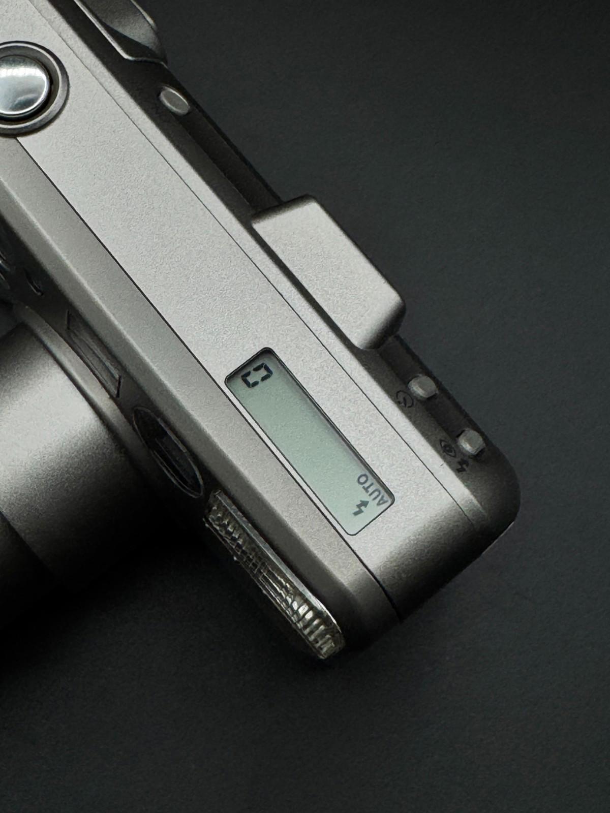 Vintage 1990's Minolta Riva Zoom 115 Compact 35mm Film Camera - Working (M133)