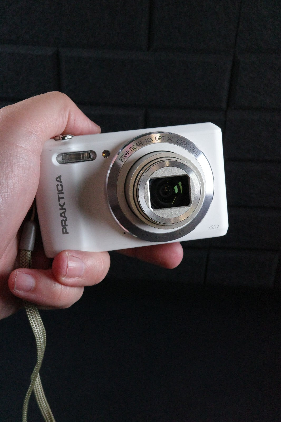 Praktica Luxmedia Z212 20MP Digital Camera – White + Battery - Tested & Working