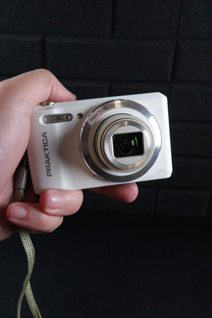 Praktica Luxmedia Z212 20MP Digital Camera – White + Battery - Tested & Working