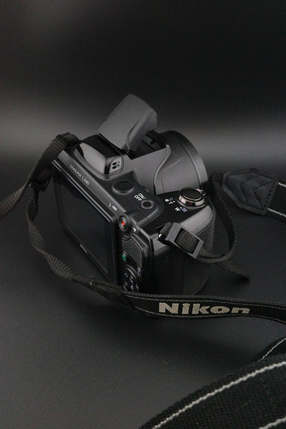 Nikon Coolpix L340 20.2MP 28x Zoom Camera + Card & Bag - Working - Screen Fault