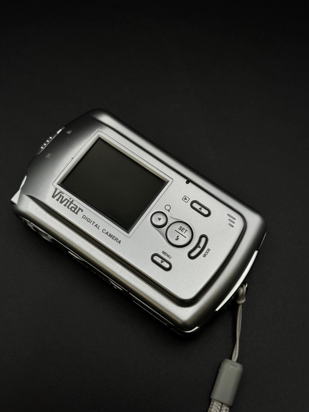 Fully Working Vivitar ViviCam 3105s 3.2MP Digital Camera + New Case & Batteries