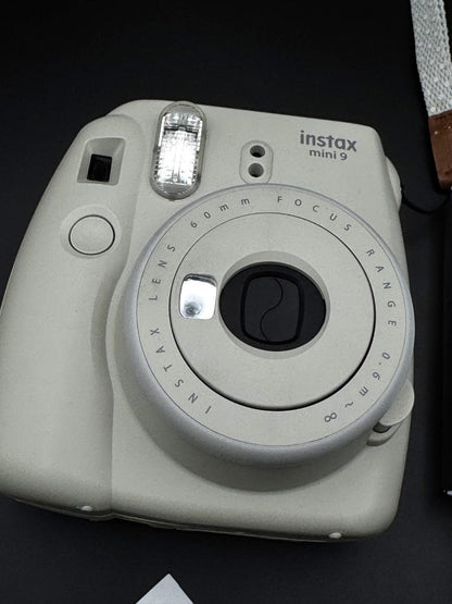 Working Fujifilm Instax Mini 9 Instant Camera - Smoky White + Film & Batteries