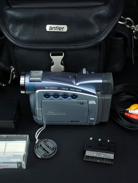 Canon MV700 Handheld MiniDV Camcorder + Battery, Charger & Case - Fully Working