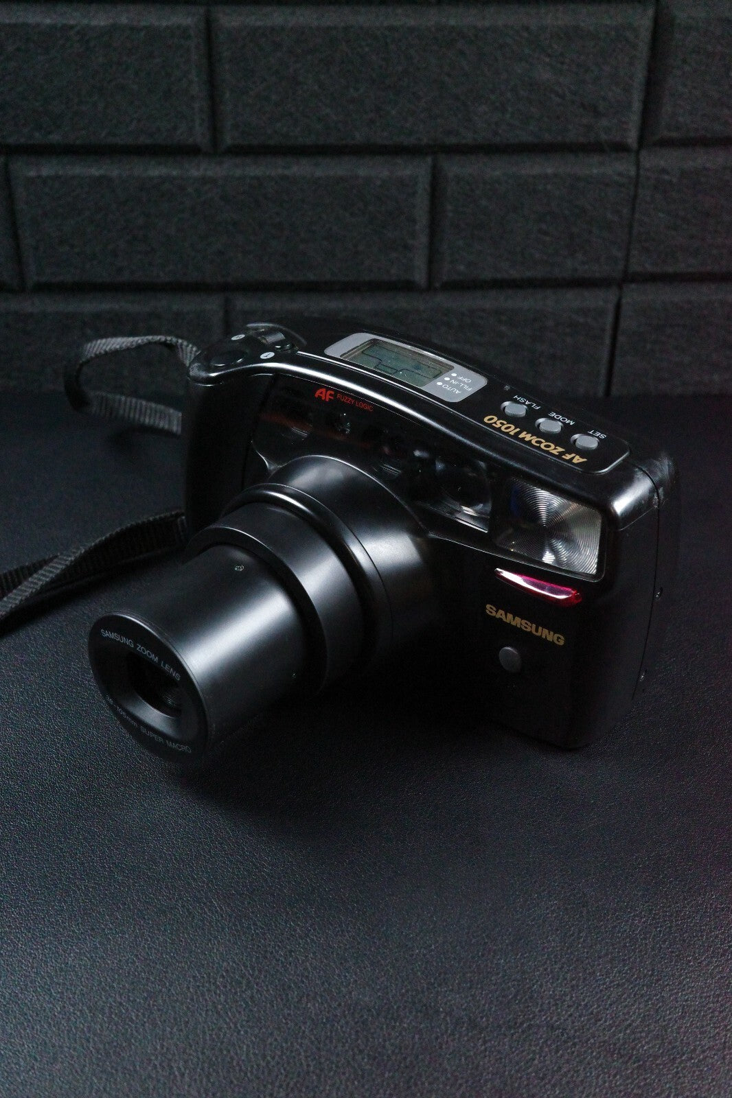 Samsung AF Zoom 1050 Vintage 1990's 35mm Film Camera, Case + Batteries - Working