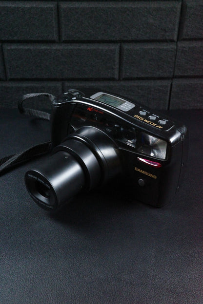 Samsung AF Zoom 1050 Vintage 1990's 35mm Film Camera, Case + Batteries - Working