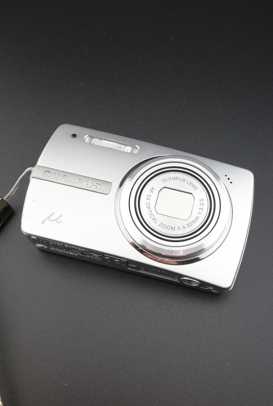 Olympus Mju 820 8MP CCD Digital Camera + New Battery and Case Tested & Working