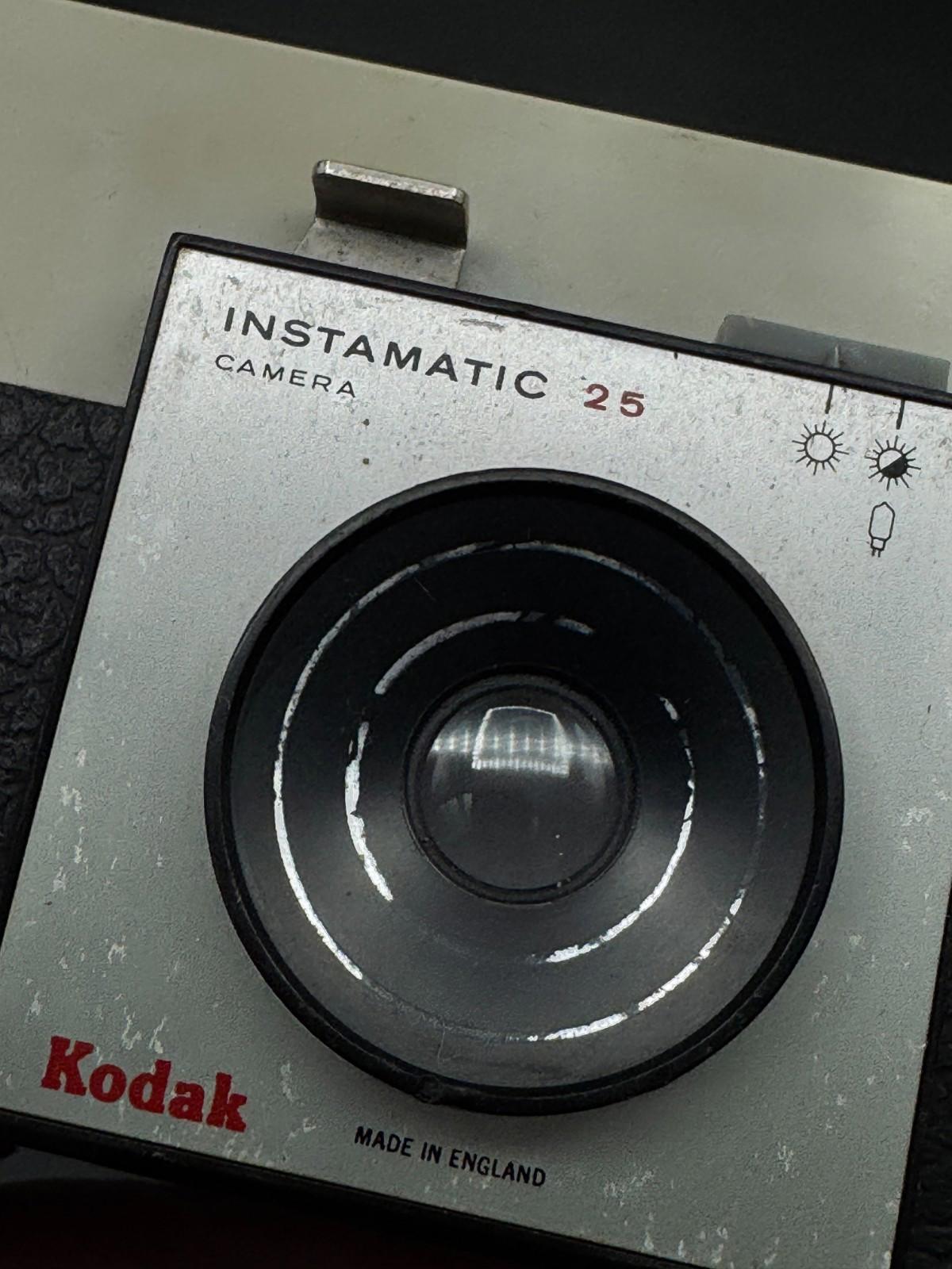 Vintage 1960's Kodak Instamatic 25 Retro 126 Film Camera - Winds & Fires (C177)