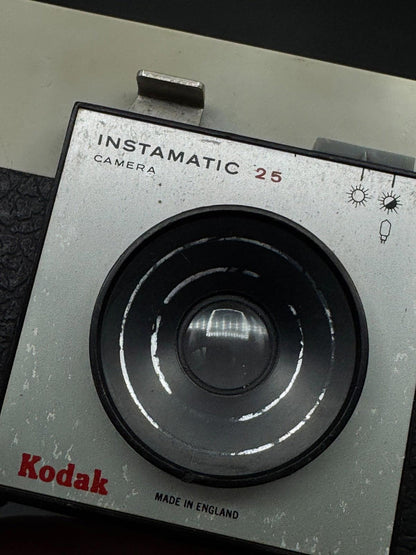 Vintage 1960's Kodak Instamatic 25 Retro 126 Film Camera - Winds & Fires (C177)