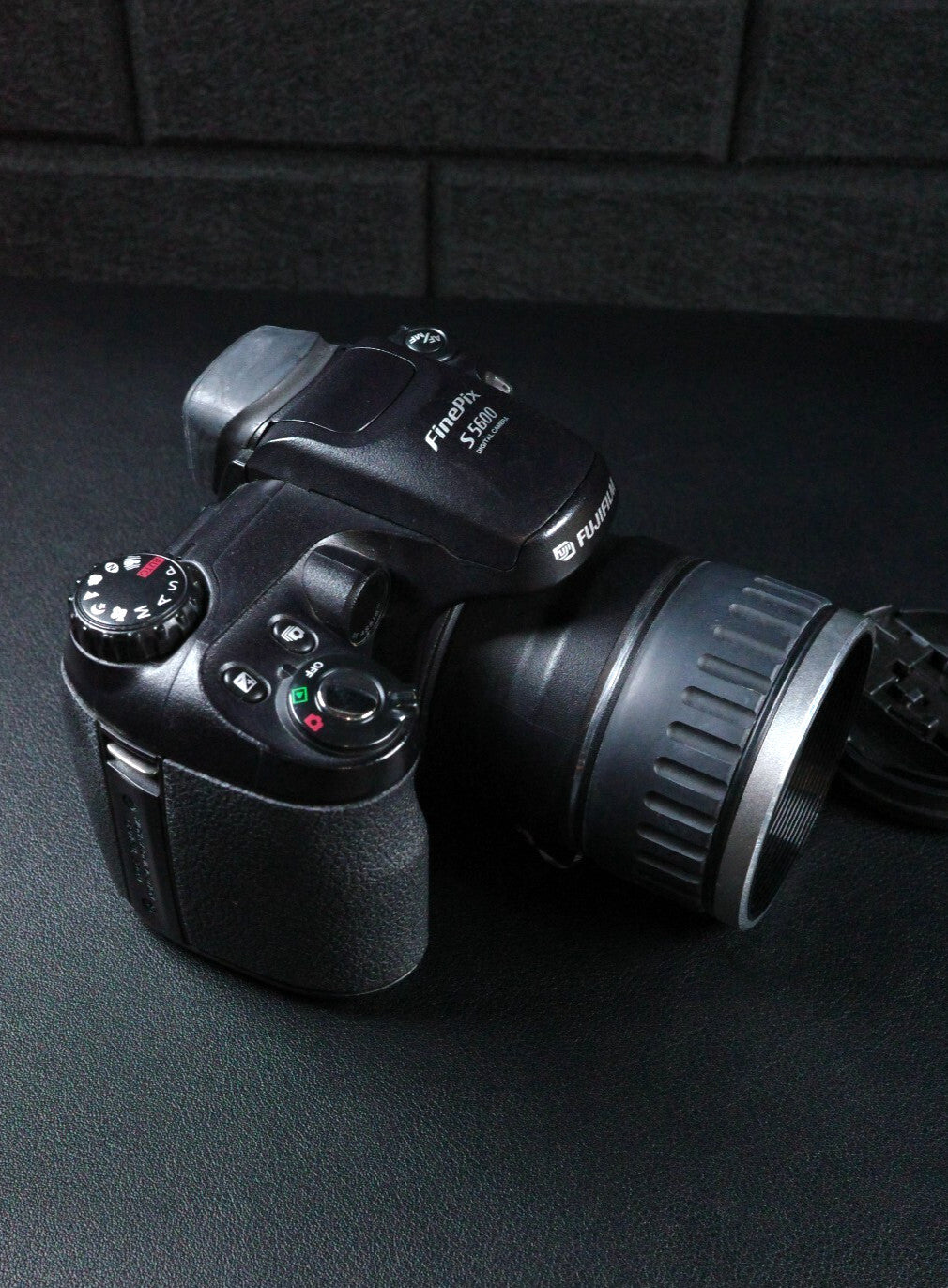 Fujifilm FinePix S5600 5.1MP Digital Bridge Camera + 1GB XD Card Tested Working