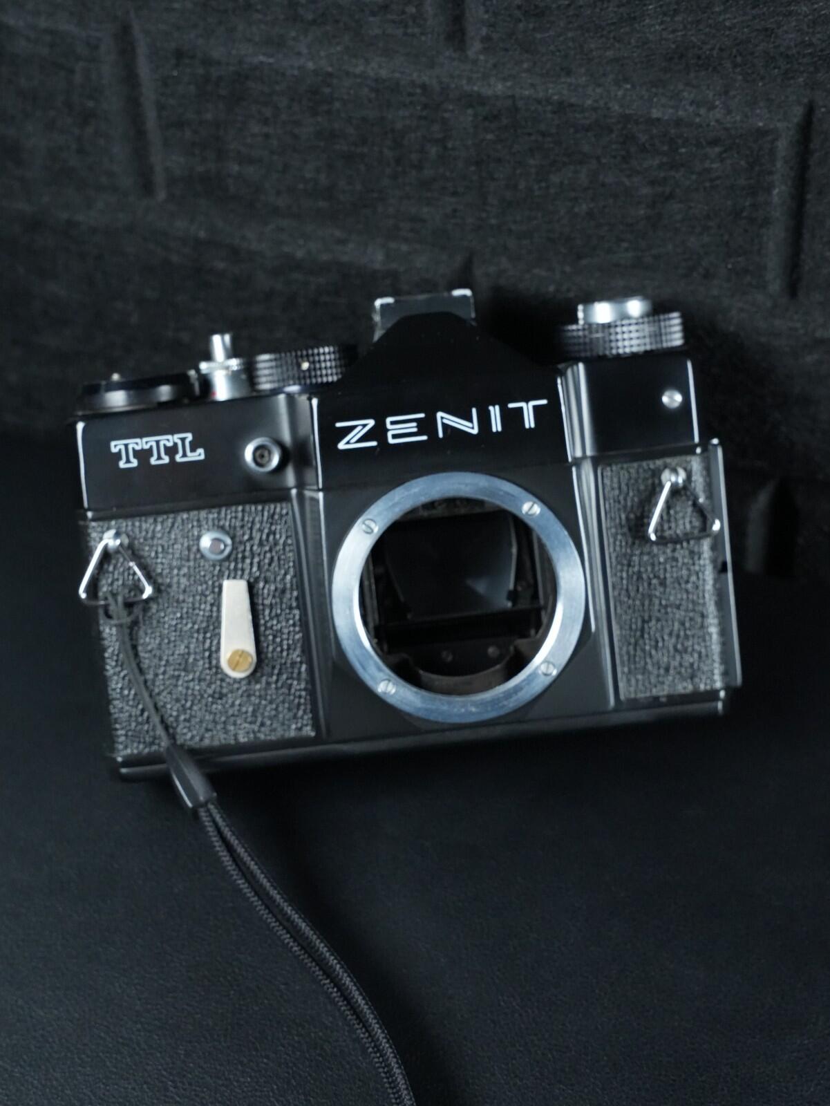 Zenit TTL Vintage 1980's 35mm Film Camera + Sigma 28-70mm (Faulty Light Meter)