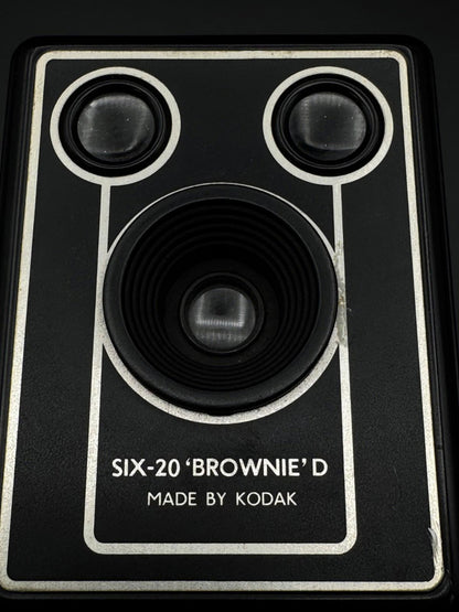 Working Kodak Brownie Six-20 Model D Vintage Film Camera with Case