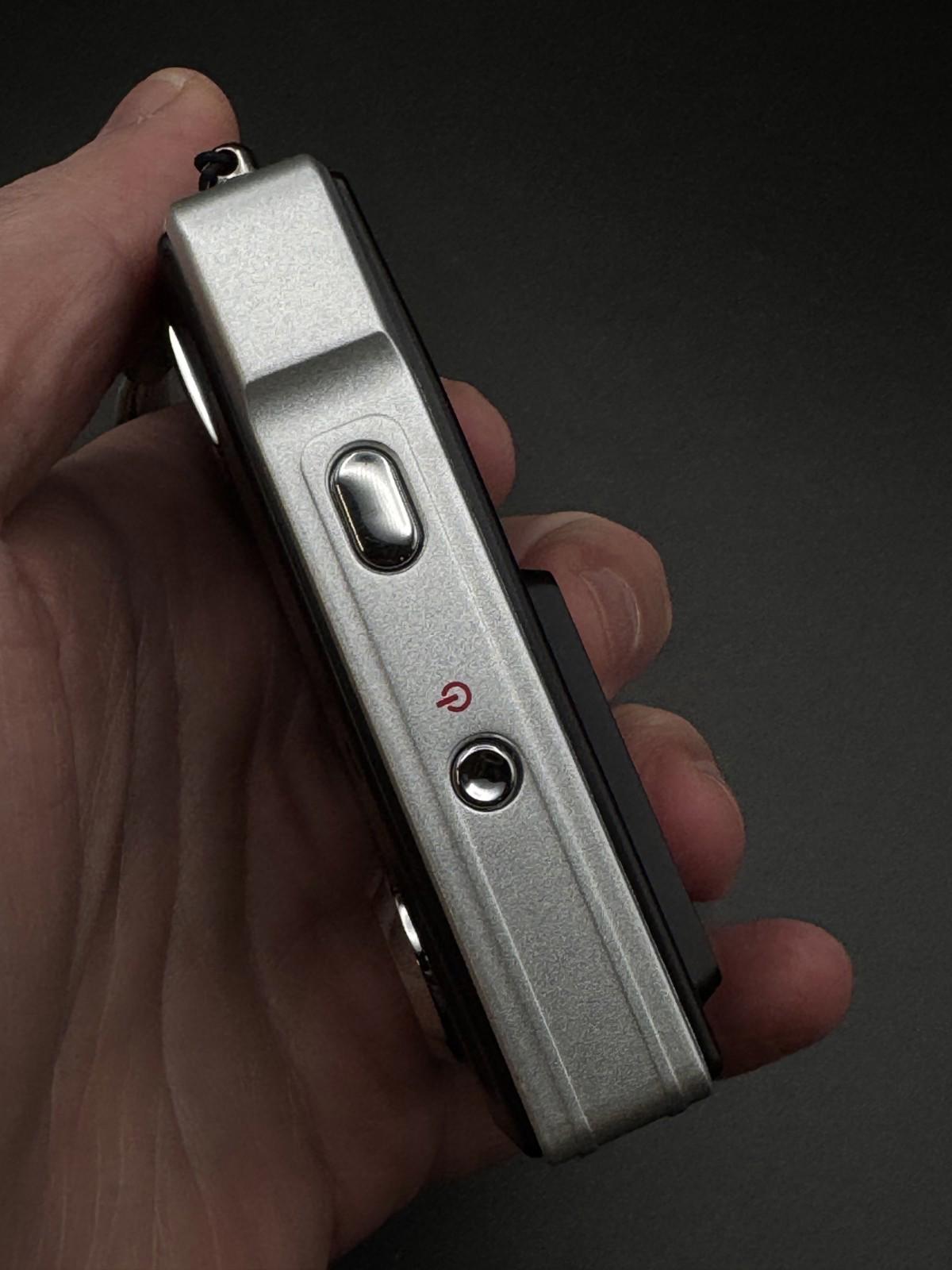 Fully Working Vivitar 3.1 Mega Pixels Compact Digital Camera + Case & Batteries