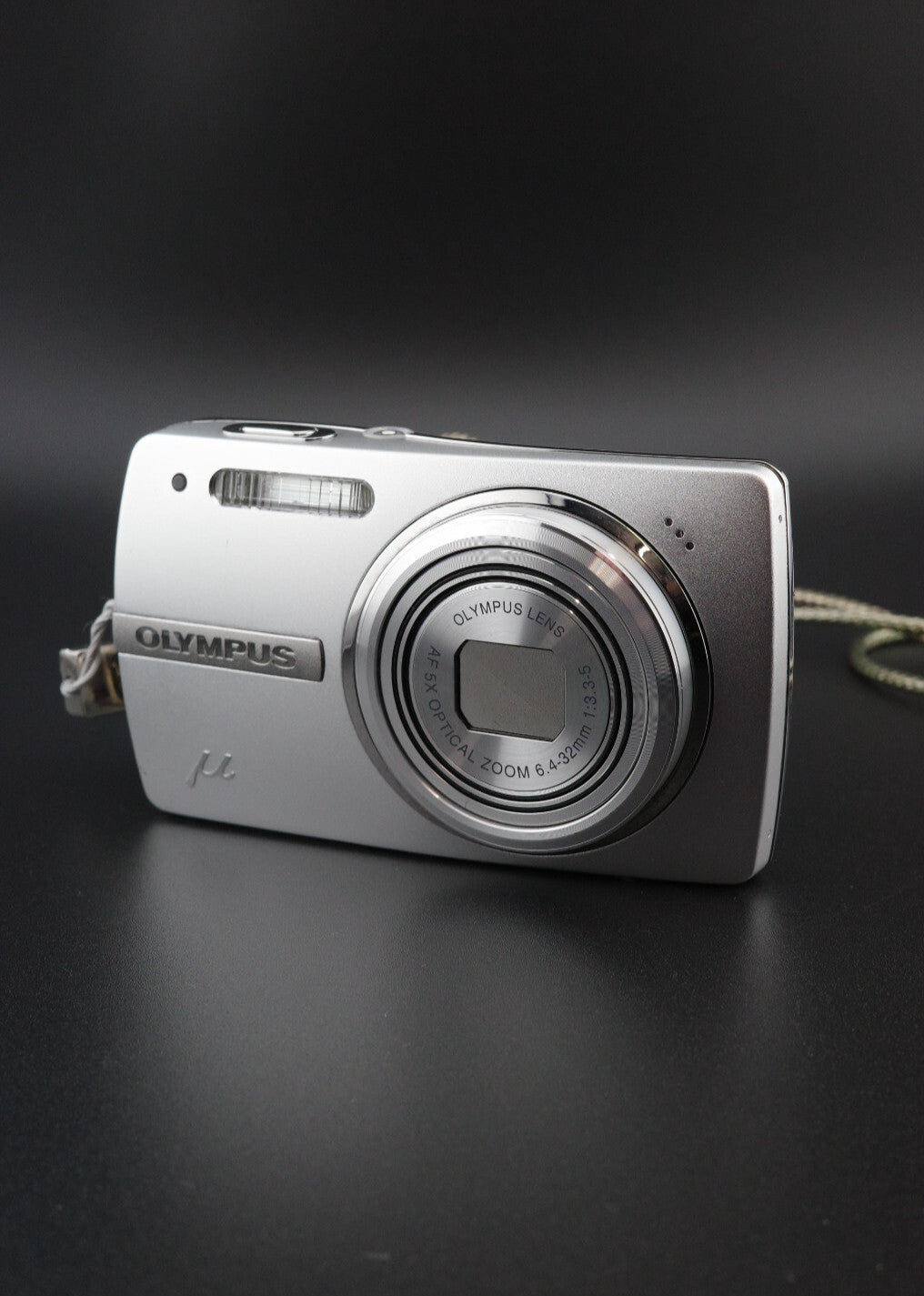 Olympus Mju 820 8MP CCD Digital Camera + New Battery and Case Tested & Working
