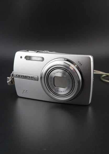 Olympus Mju 820 8MP CCD Digital Camera + New Battery and Case Tested & Working