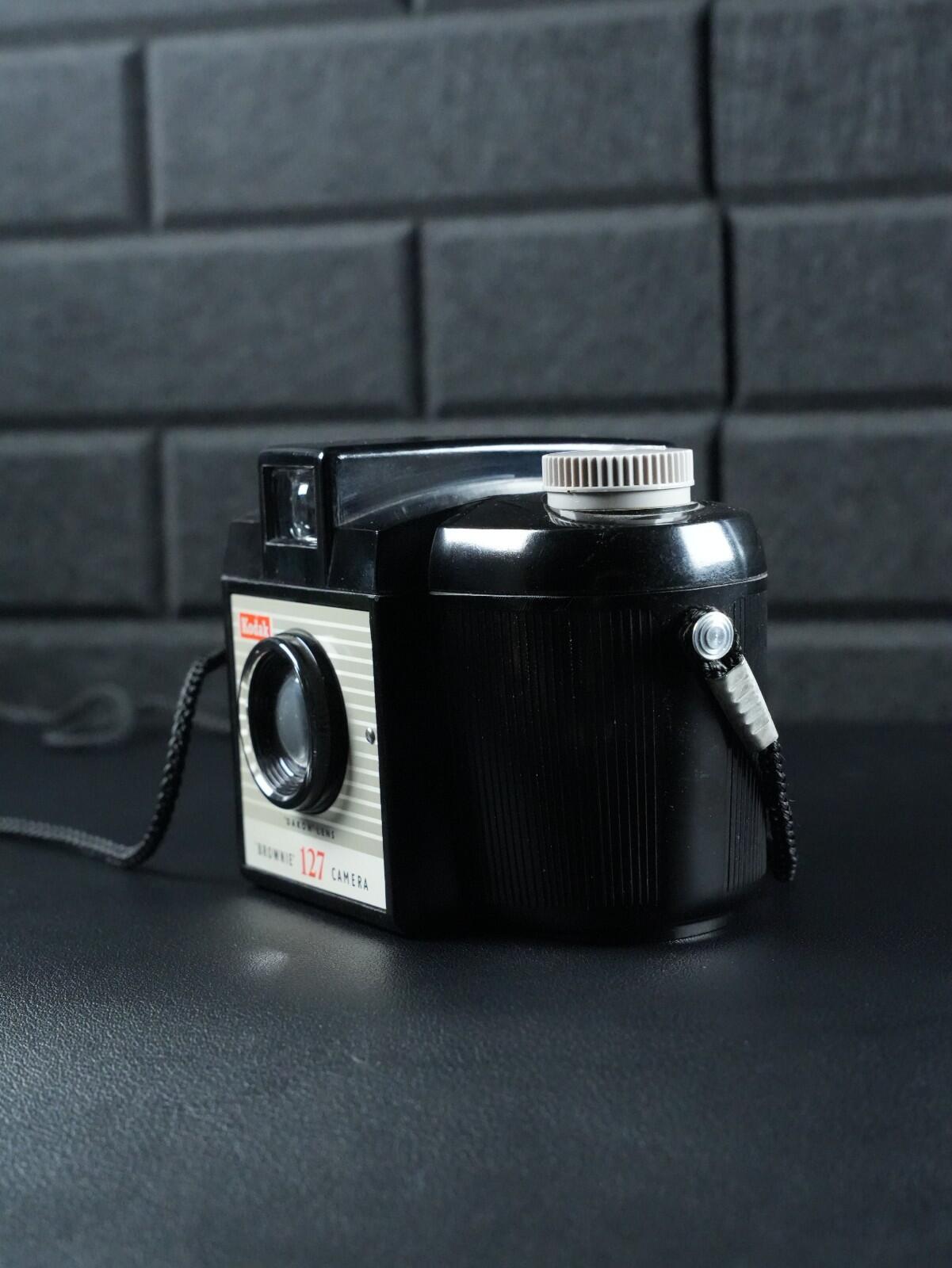 Kodak Brownie 127 Vintage 1950s 127 Film Camera + Case - Tested & Working (Z533)