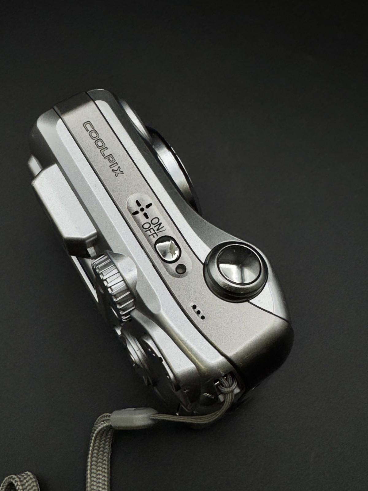 Nikon COOLPIX 3200 3.2MP Digital Camera + Box, Case, Card & Batteries - Working