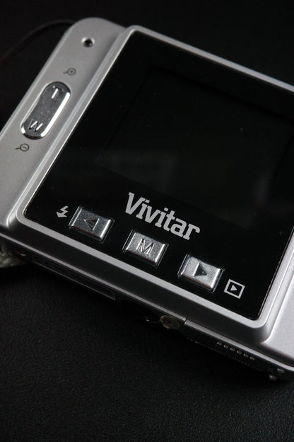 Vivitar Vivicam 5018 Y2K Compact 5.1MP Digital Camera & Batteries - Working