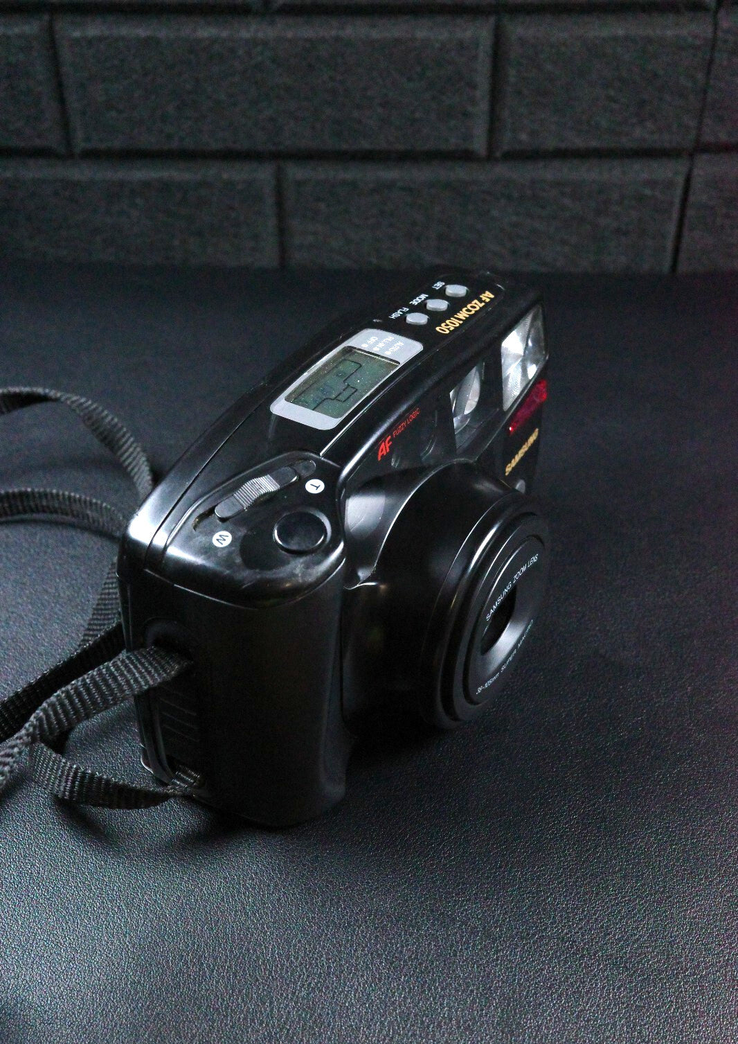 Samsung AF Zoom 1050 Vintage 1990's 35mm Film Camera, Case + Batteries - Working
