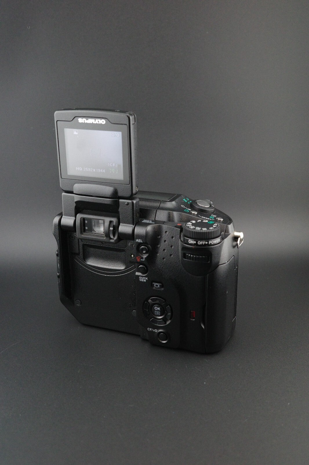 Olympus Digital Camera C-5060 Wide Zoom Flip Screen 5.1MP, Battery, Card & Bag