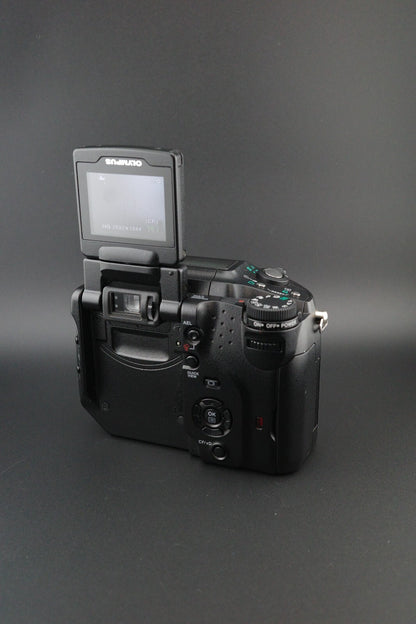Olympus Digital Camera C-5060 Wide Zoom Flip Screen 5.1MP, Battery, Card & Bag