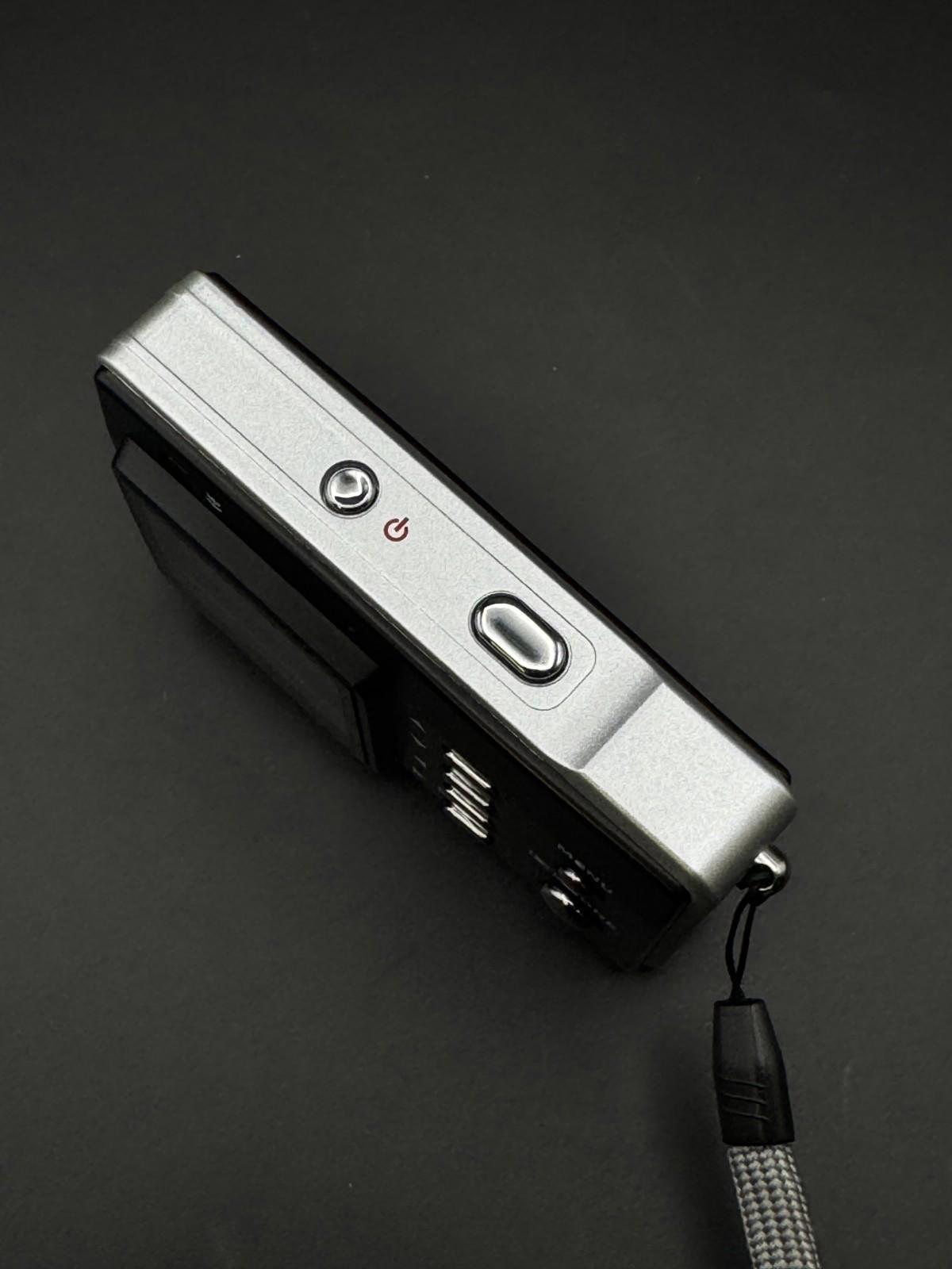 Fully Working Vivitar 3.1 Mega Pixels Compact Digital Camera + Case & Batteries