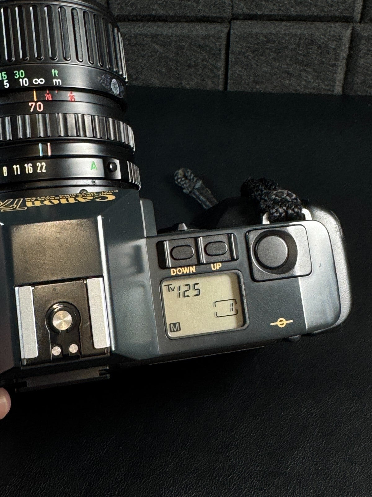 Canon T70 1980's 35mm SLR Film Camera + FD 35-70mm Zoom Lens - Tested & Working