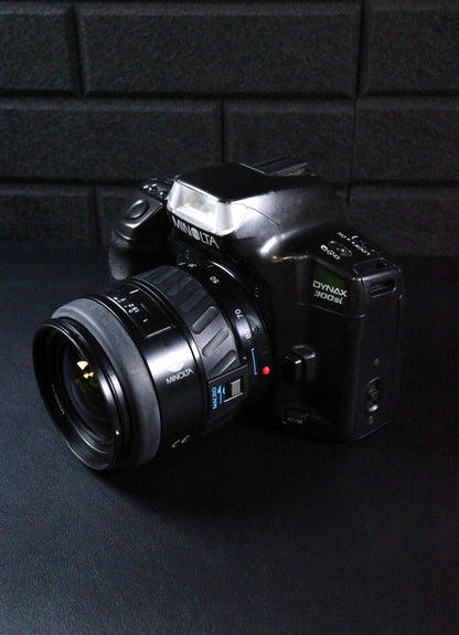 Minolta Dynax 300si Vintage 1990's 35mm SLR Film Camera + 28-80mm Lens - Working