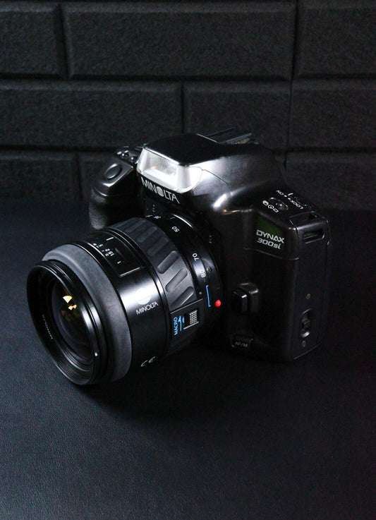 Minolta Dynax 300si Vintage 1990's 35mm SLR Film Camera + 28-80mm Lens - Working