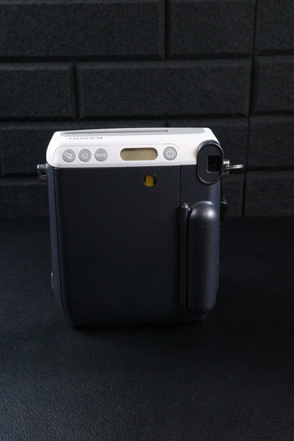 Working Fujifilm Instax Mini 70 Moon White Instant Film Camera + Film/Batteries