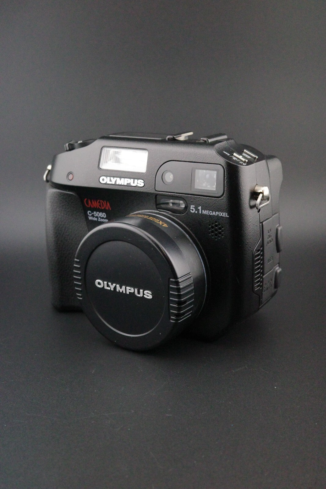 Olympus CAMEDIA C-5060 Retro 5.1MP Flip Screen Digital Camera + Card - Working