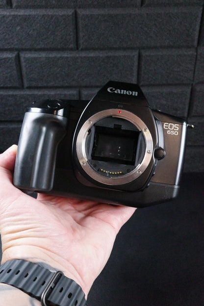 Canon EOS 650 Vintage 1980's 35mm SLR Film Camera Body Only - Tested & Working