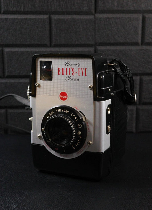 Kodak Brownie Bull's-Eye Vintage 1950's Bakelite 620 Film Box Camera - Working