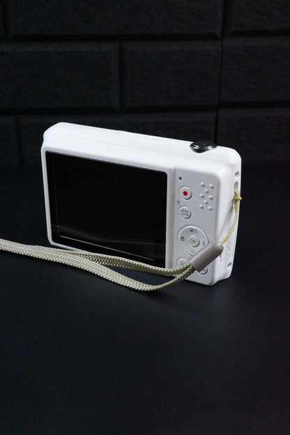 Praktica Luxmedia Z212 20MP Digital Camera – White + Battery - Tested & Working
