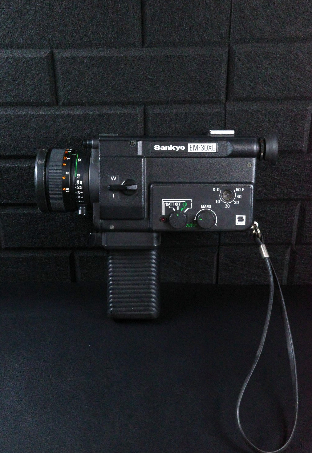 Sankyo EM-30XL Vintage 1970's Super 8 Cine Film Camera & Case - Fully Working