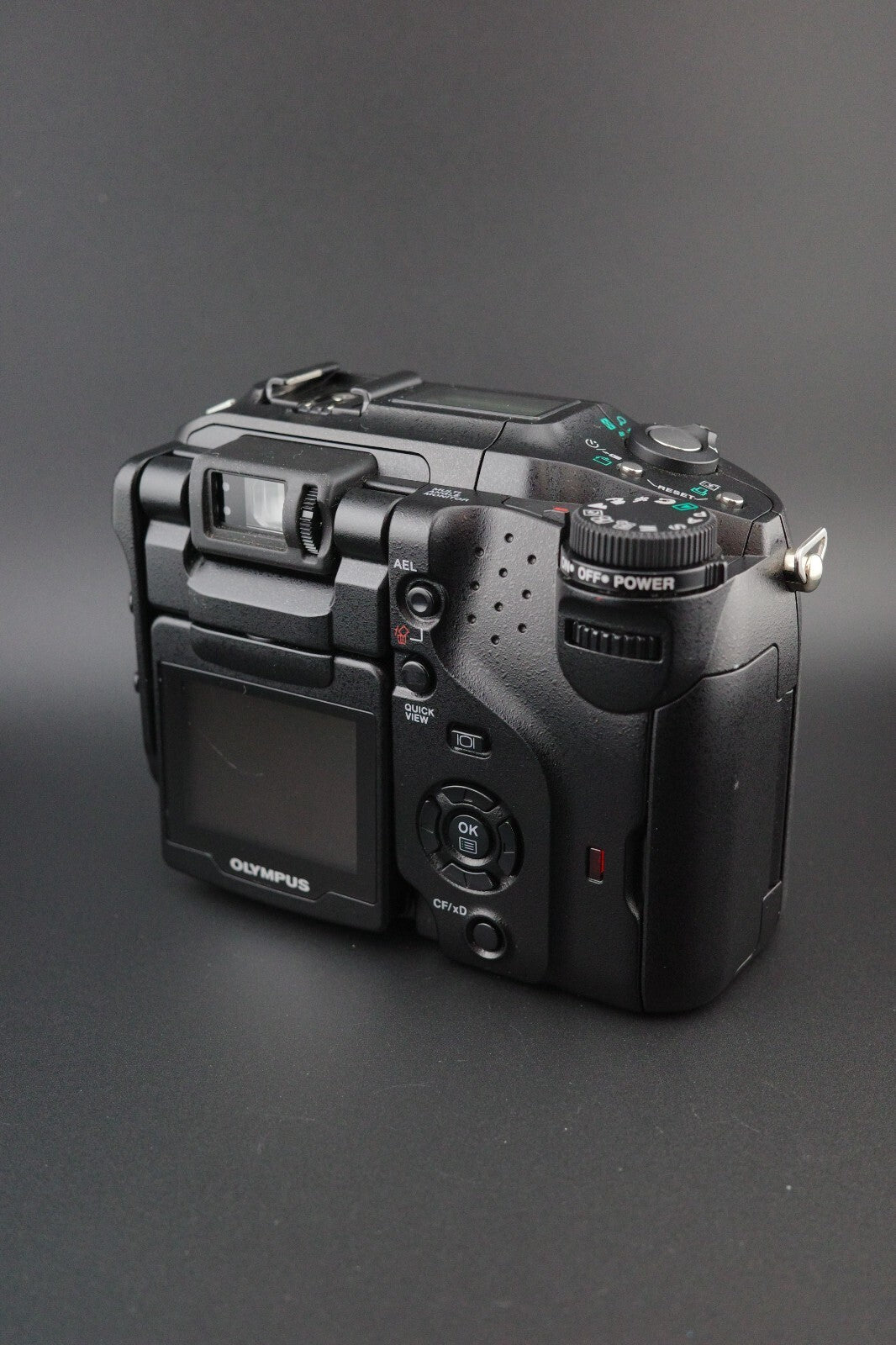 Olympus Digital Camera C-5060 Wide Zoom Flip Screen 5.1MP, Battery, Card & Bag